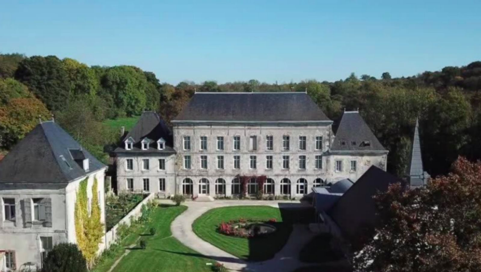 Abadía de Andecy, sede de la comunidad