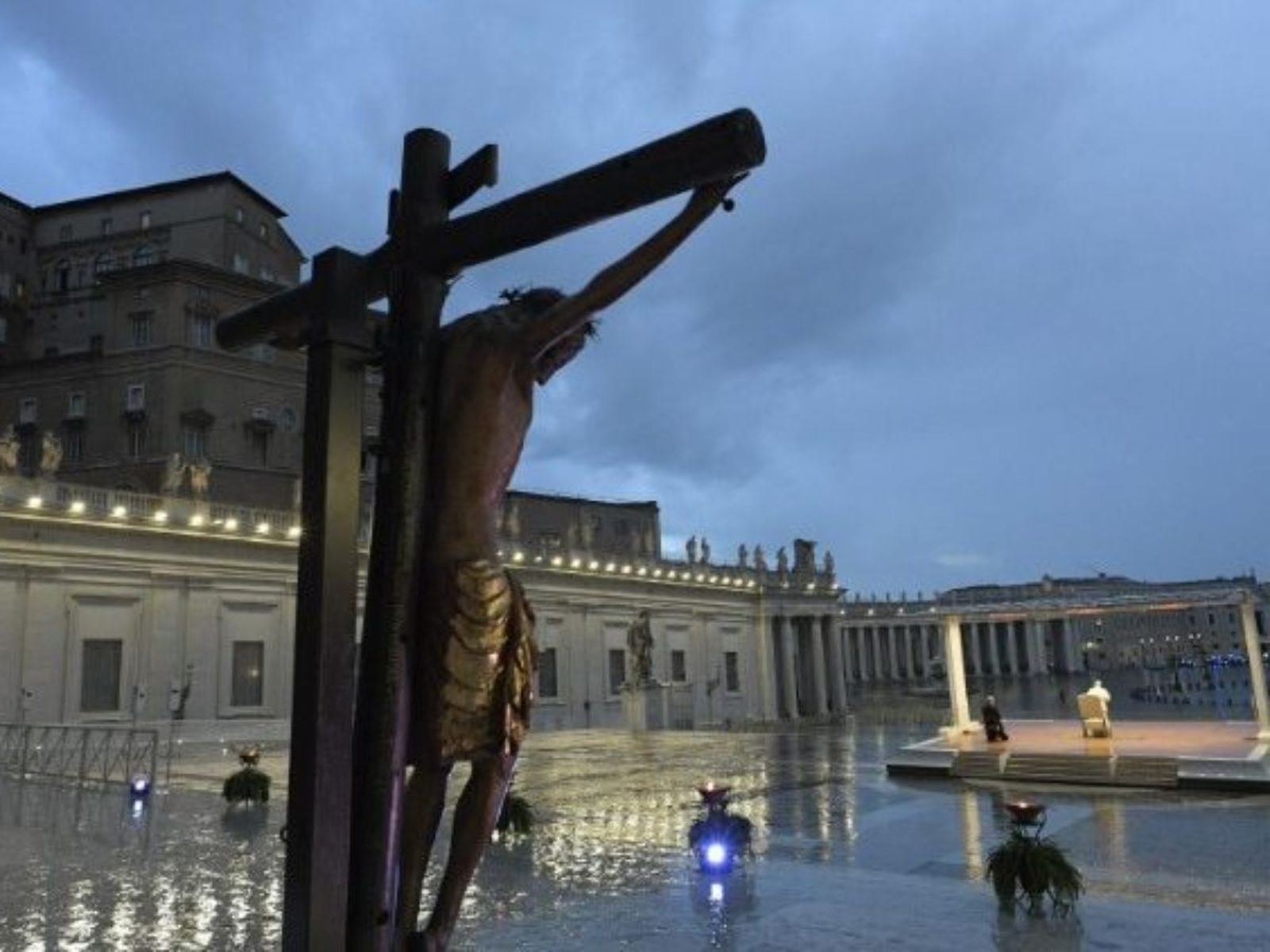 Crucifijo de San Marcello en la plaza de San Pedro
