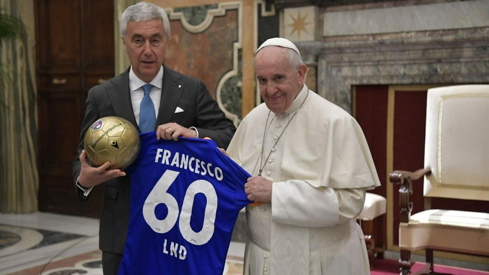 Recibió una camiseta con su nombre