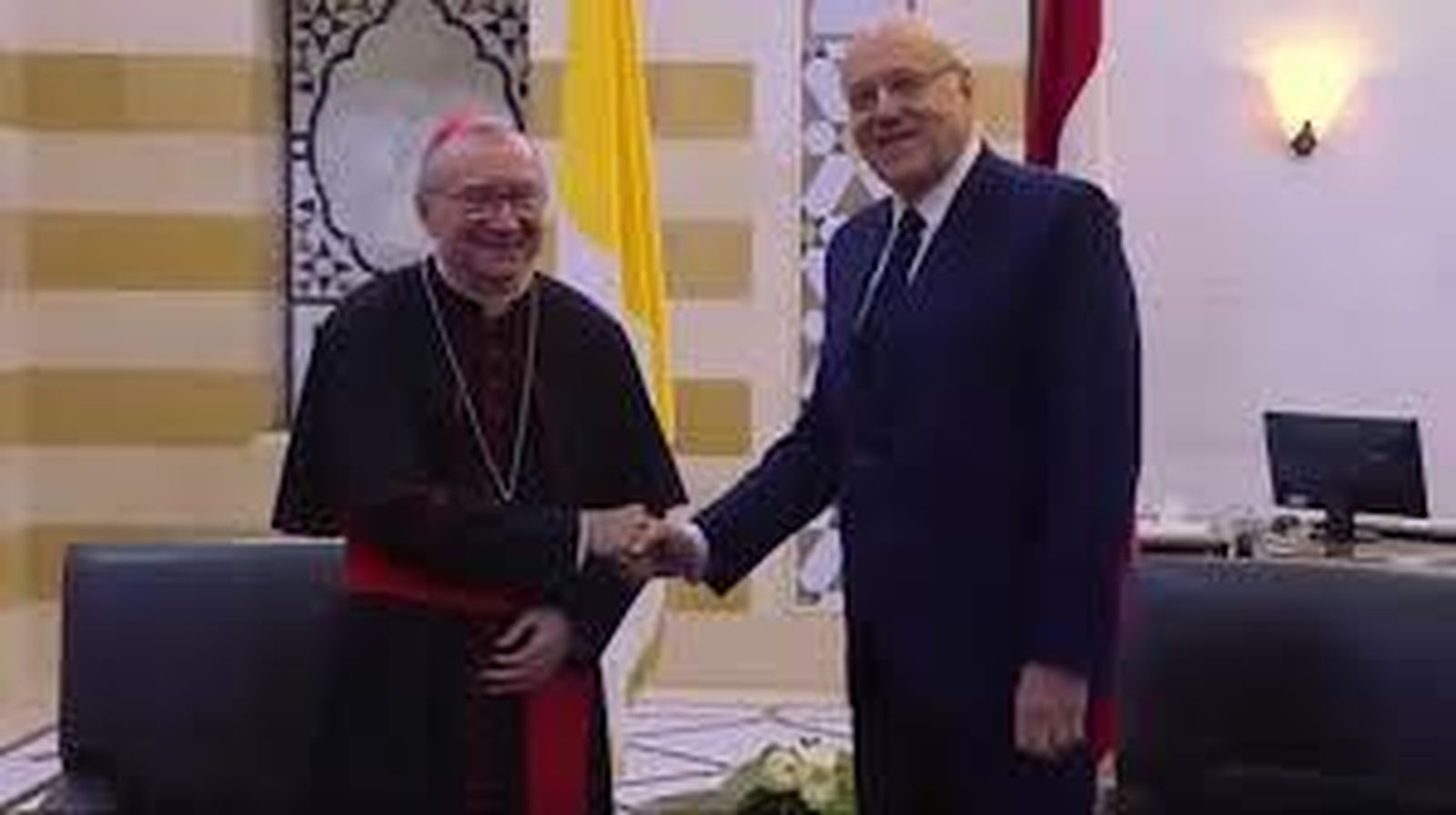 Cardenal Parolin en Líbano con Nakib Mikati, primer ministro en funciones