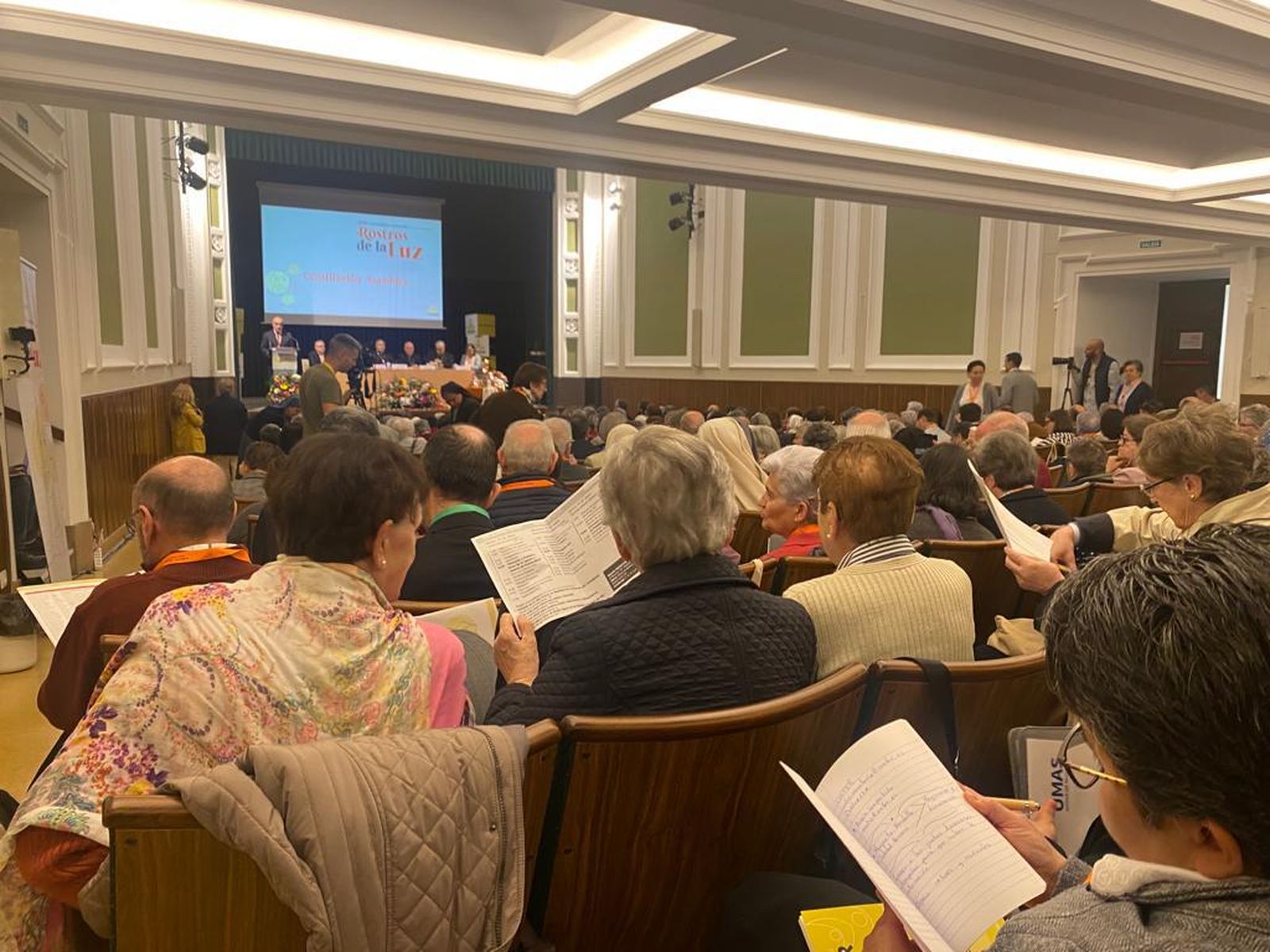 Asistentes a la Asamblea de CONFER