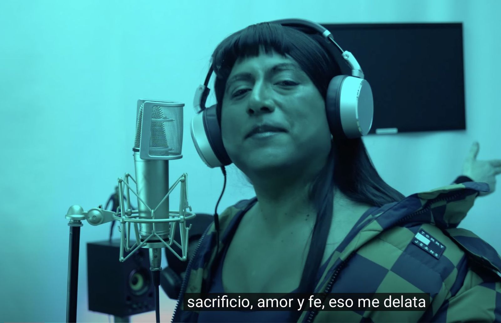 El P. Frank, caracterizado como Nathy Peluso