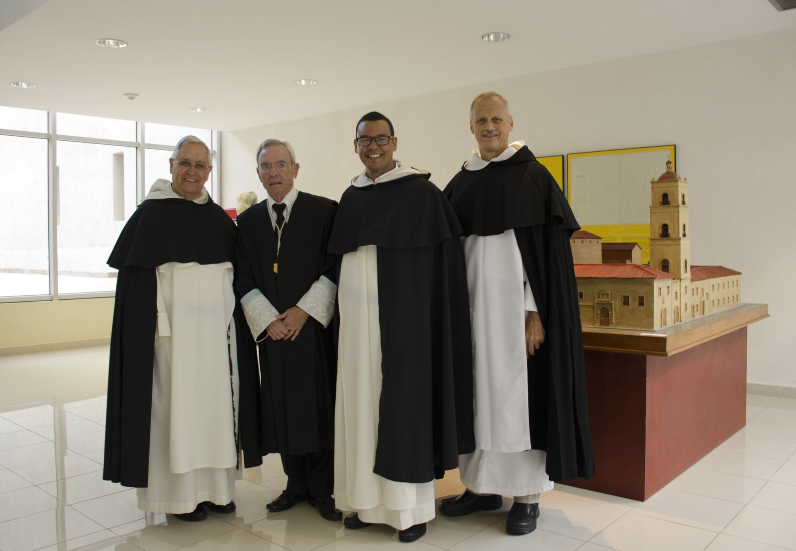 Leal recorre museo universitario san geronimo con dominicos