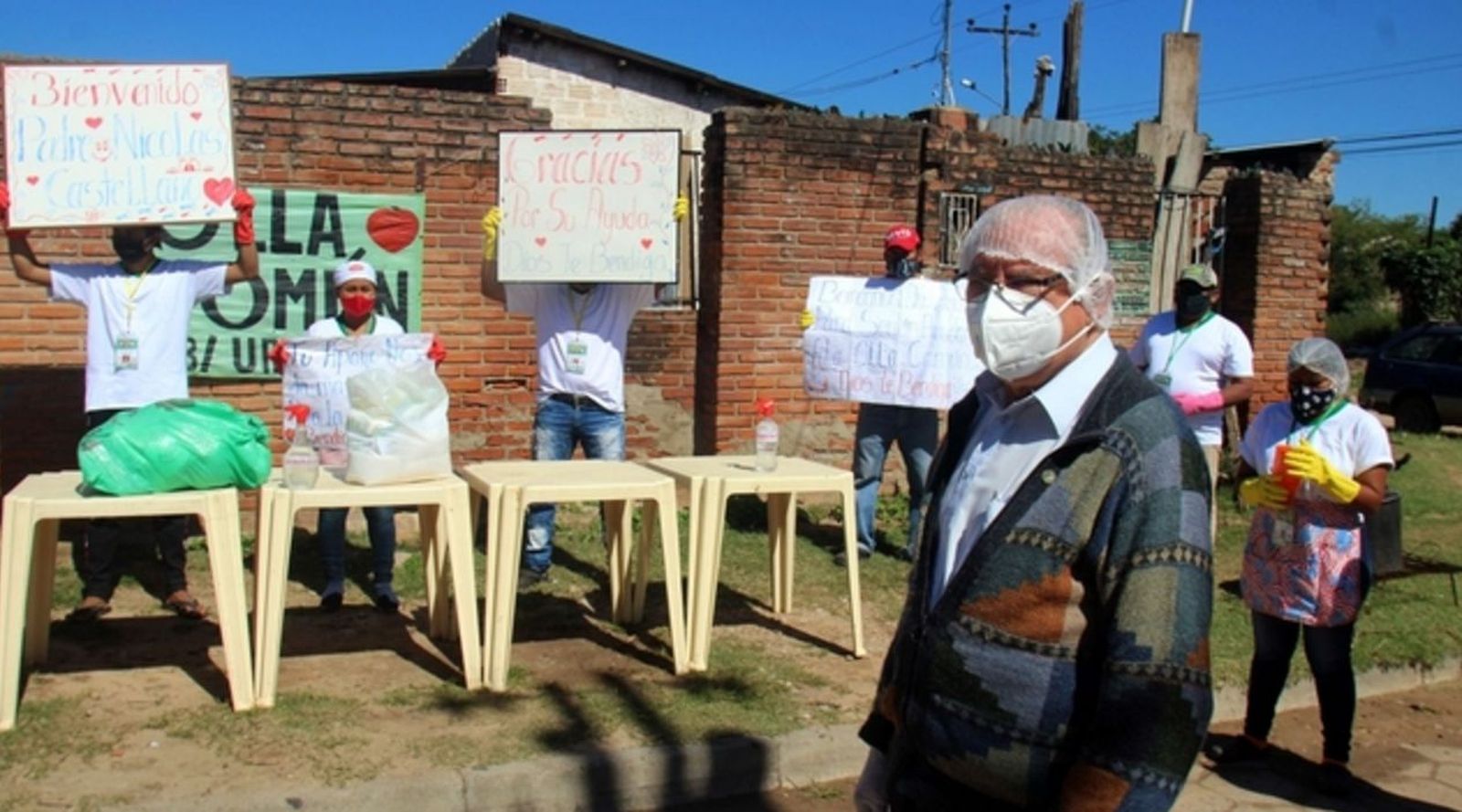 Bienvenida a Castellanos en uno de sus repartos de productos básicos