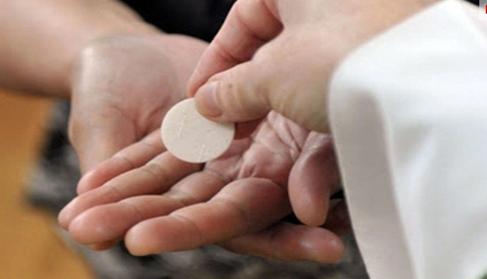 Comunión en la mano