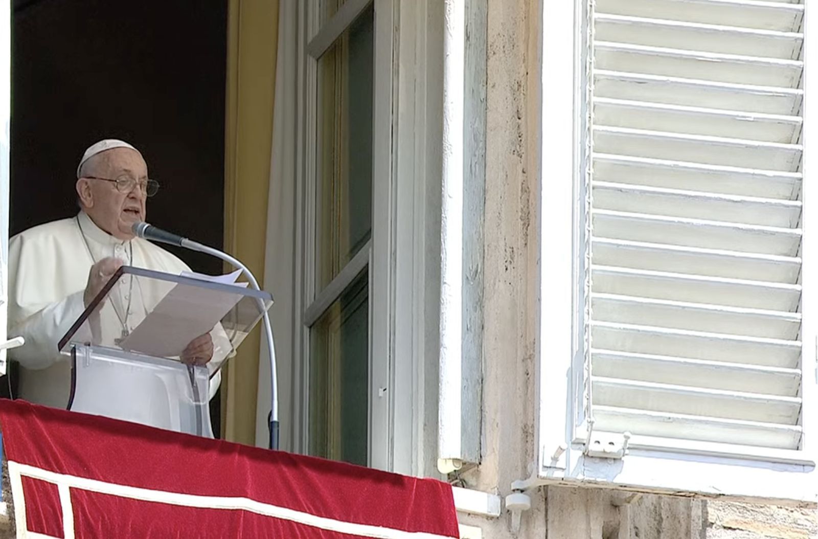 Francisco, durante el ángelus