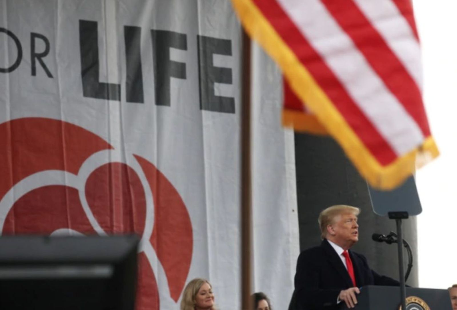 Trump convierte una marcha provida en un mitin de campaña electoral