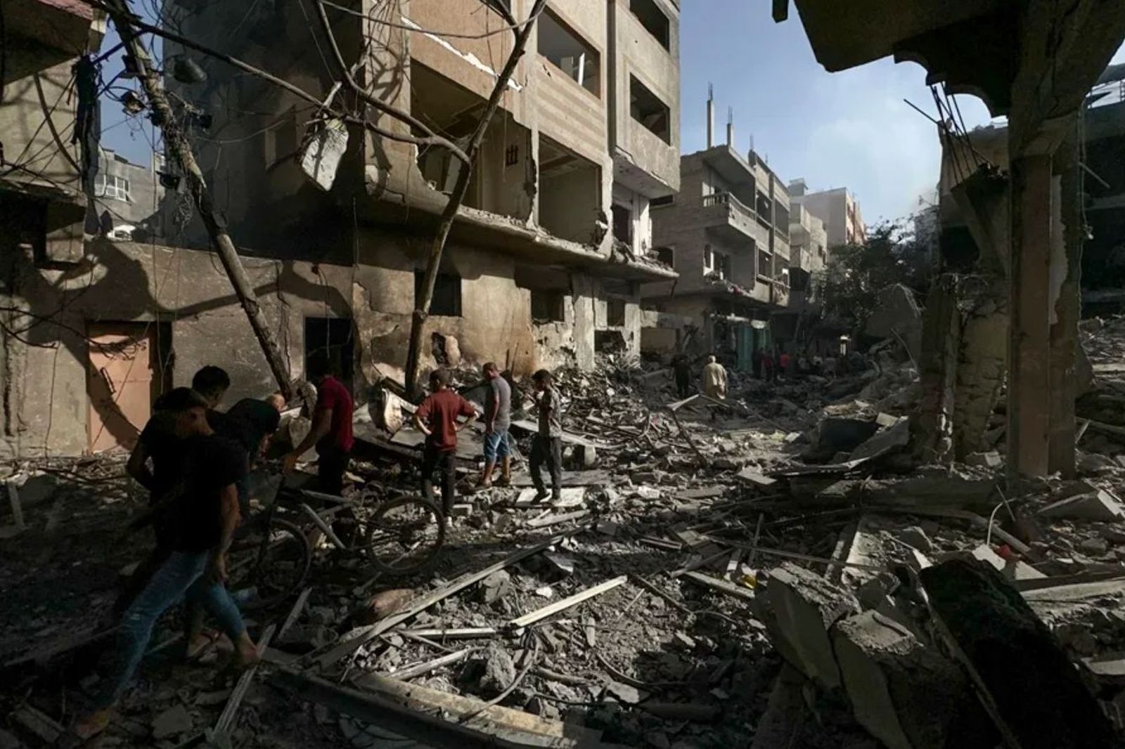 Zona destruida tras una operación militar israelí en el campo de refugiados de Nuseirat