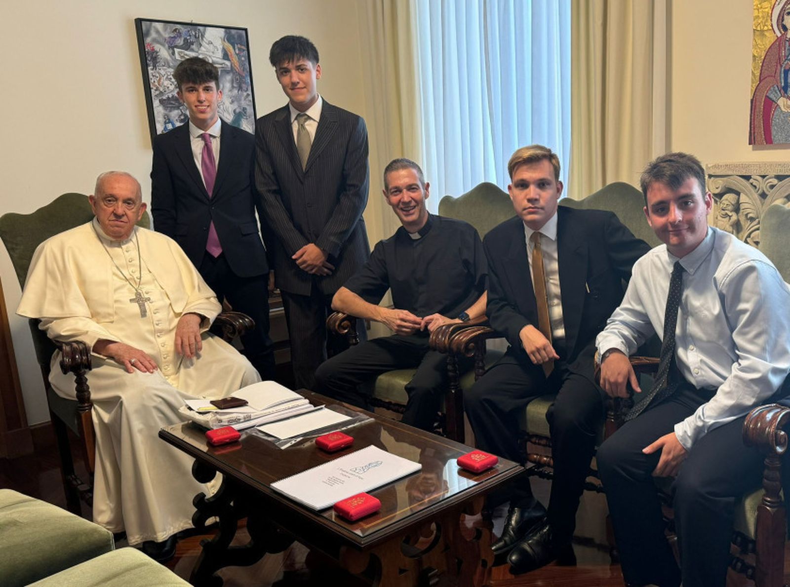 Eric, Pol, Ferran y Adrià con el papa Francisco