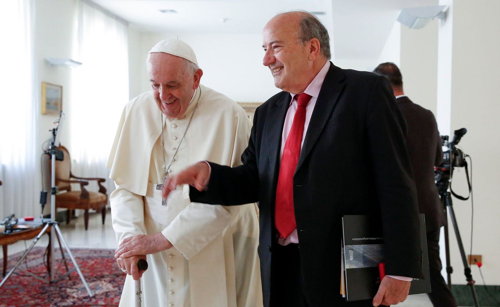 Francisco con el periodista Phil Pulella