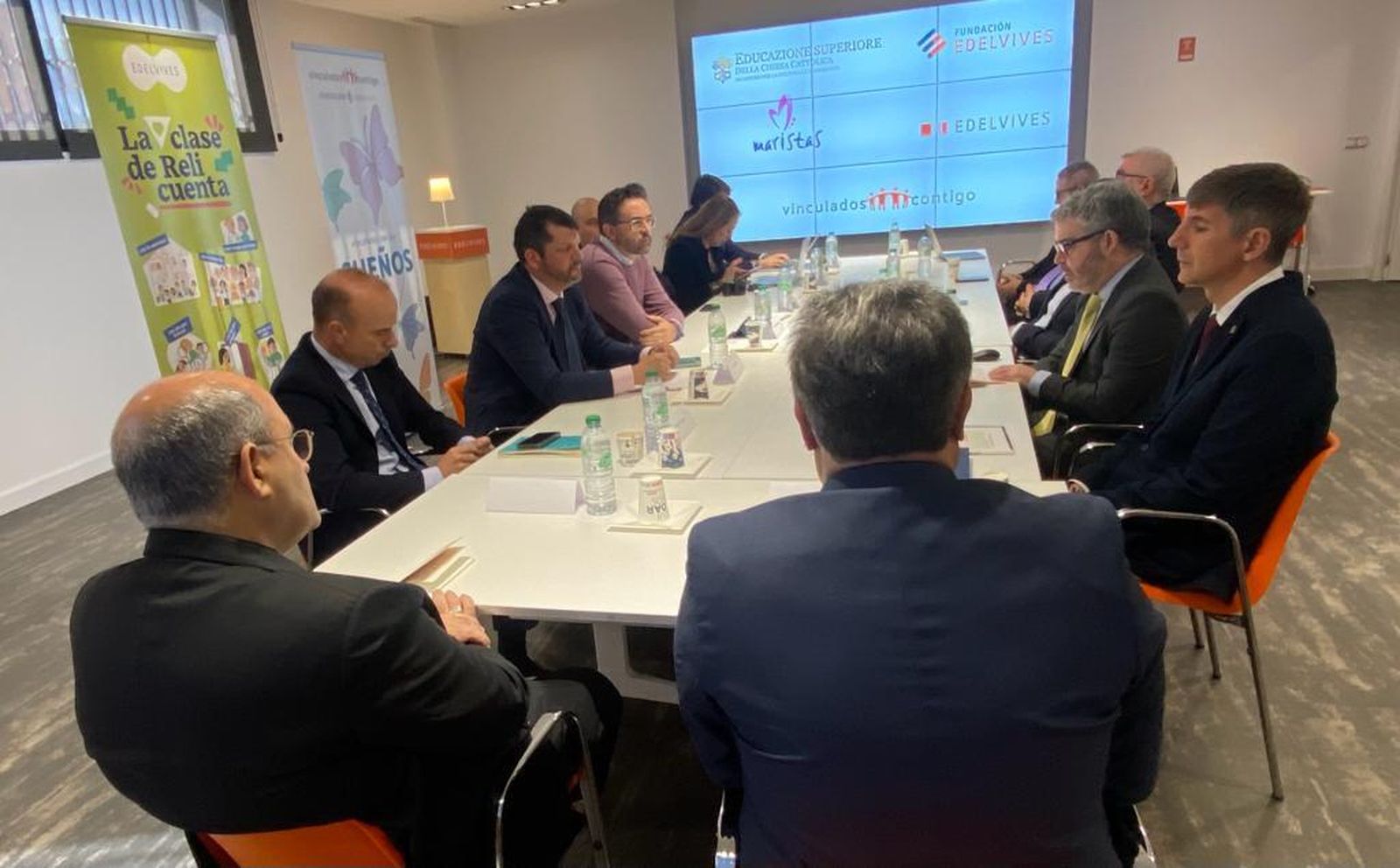 Encuentro de la Fundación Edelvives con el cardenal Tolentino