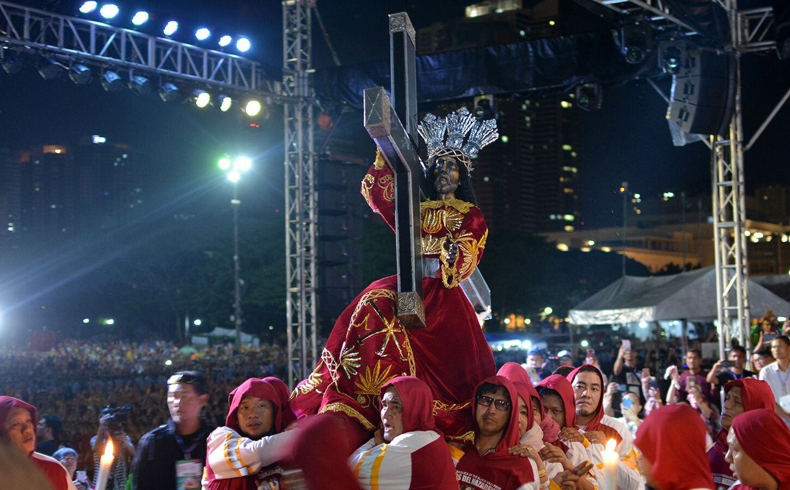 Procesión de la Traslación del Nazareno Negro, en las calles de Manila
