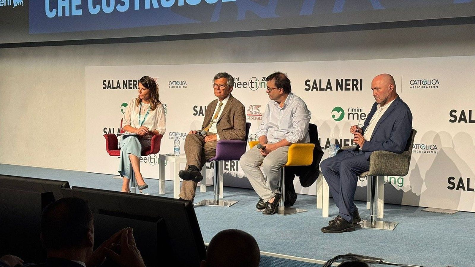 Cercas (segundo por la derecha), en el Meeting de Rimini / Vatican Media