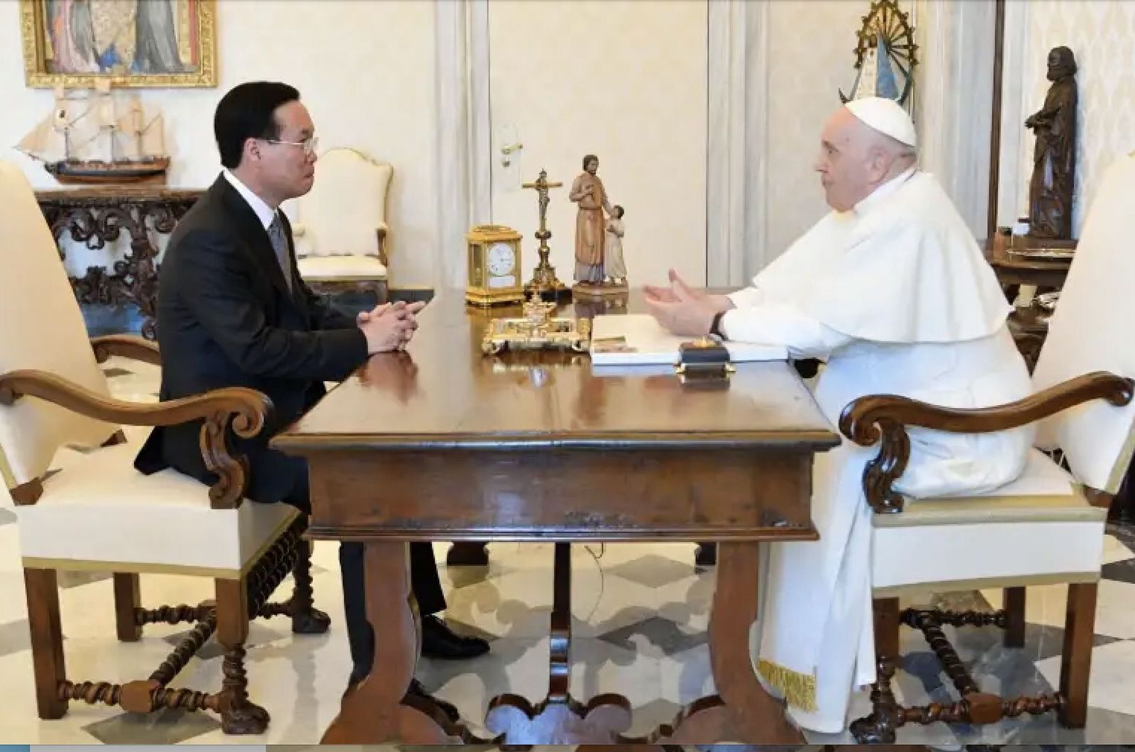 Francisco y el presidente vietnamita en una foto de archivo