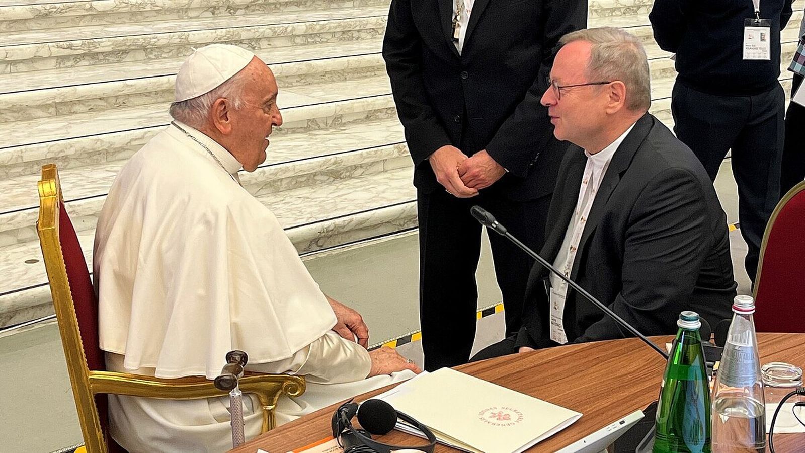 Bätzing, con el Papa durante el Sínodo