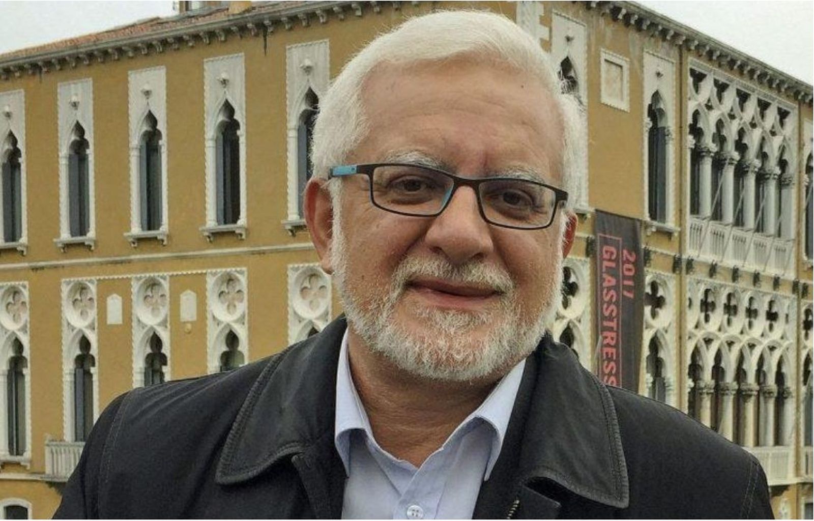 Roca publica 'Intrigas y poder en el Vaticano', de Vicenç Lozano.