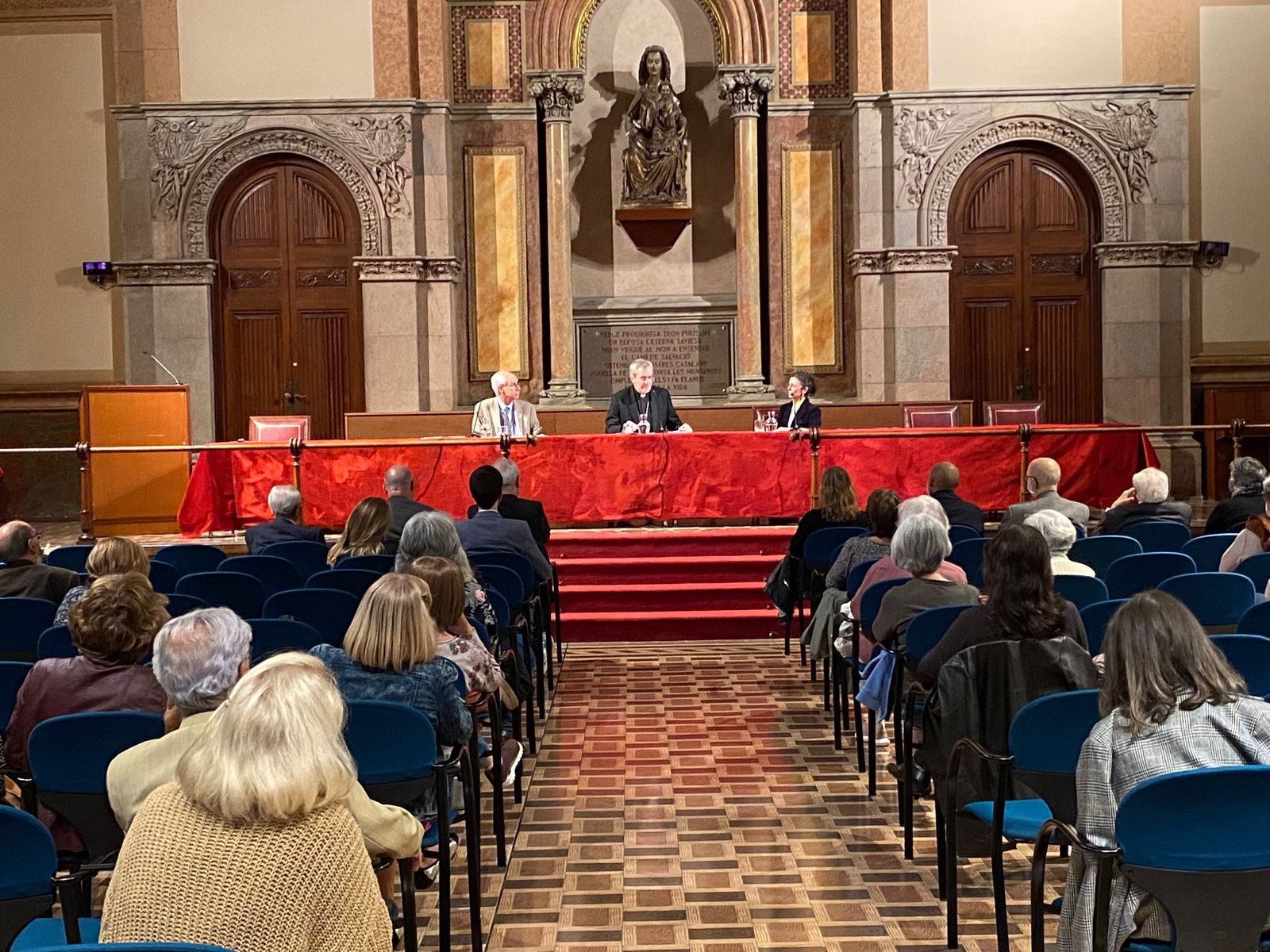 David Jou, Javier Vilanova y Begoña Román, durante el acto.