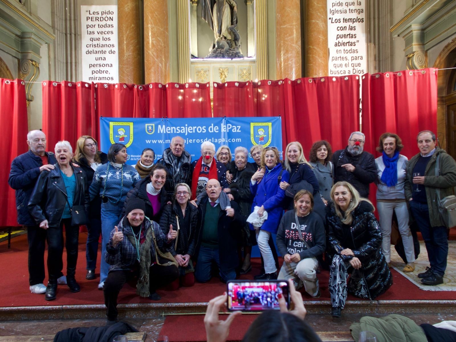 Voluntarios de Mensajeros de la Paz, en San Antón