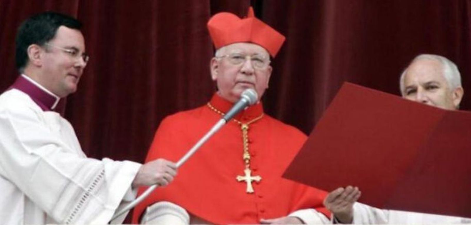 En Chile rinden homenaje al controvertido cardenal Medina