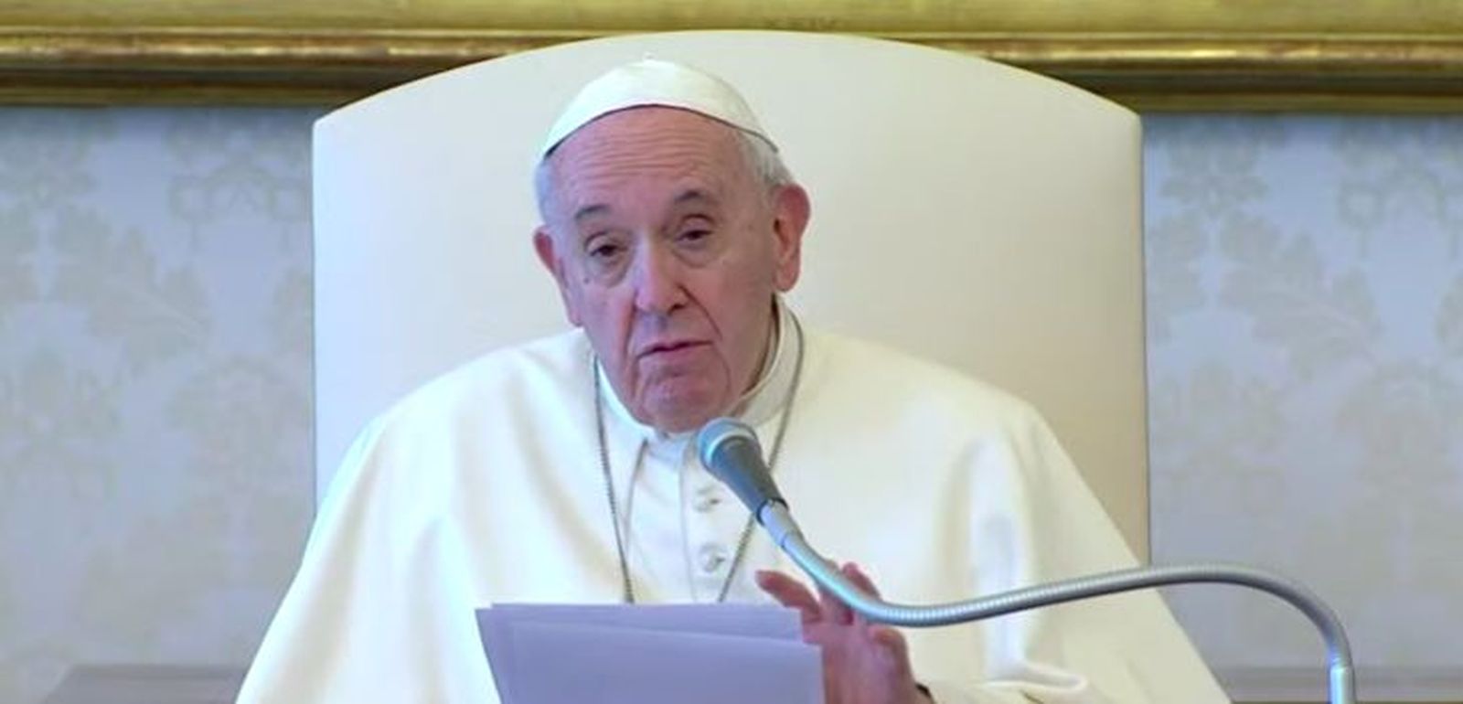 Francisco, durante la audiencia de los miércoles, confinado en el Palacio