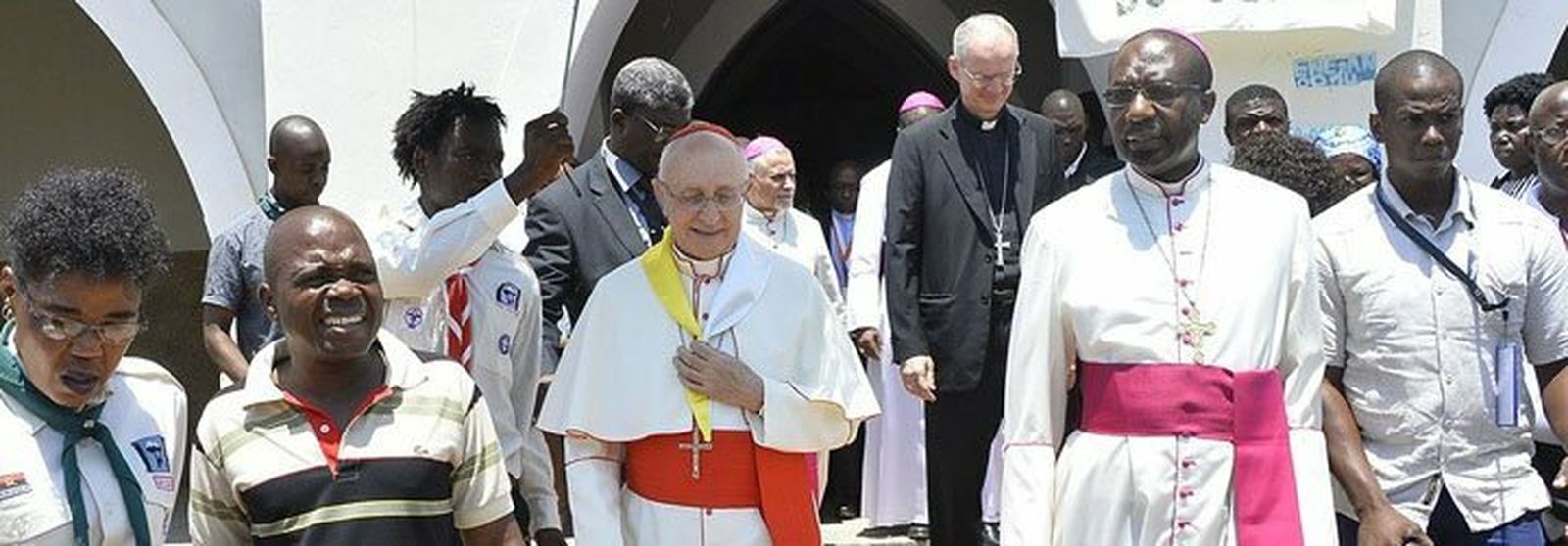 El cardenal Filoni en su vista a Angola