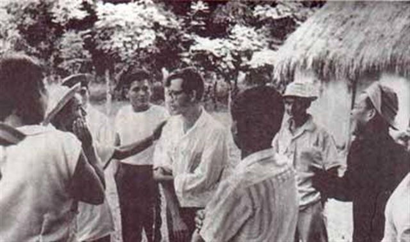 Padre Héctor y Campesinos,https://images.app.goo.gl/dSvnc4d77vx2NrP9A