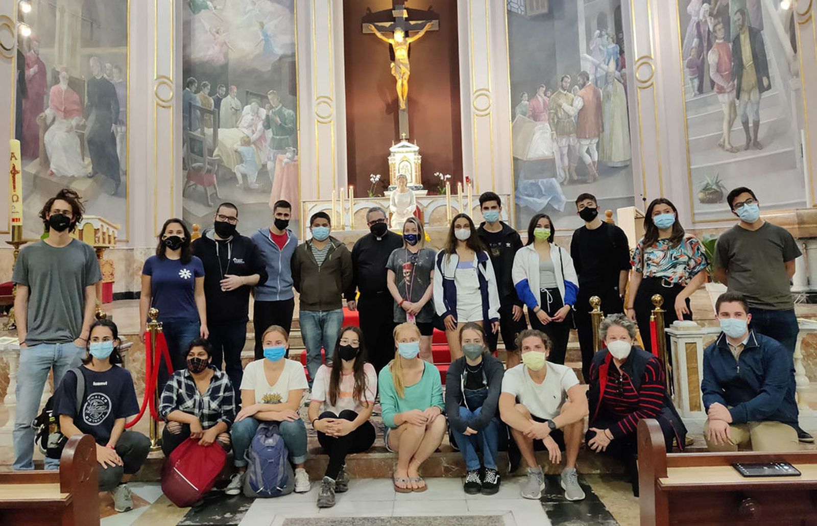 Jóvenes universitarios del grupo Erasmus en Valencia