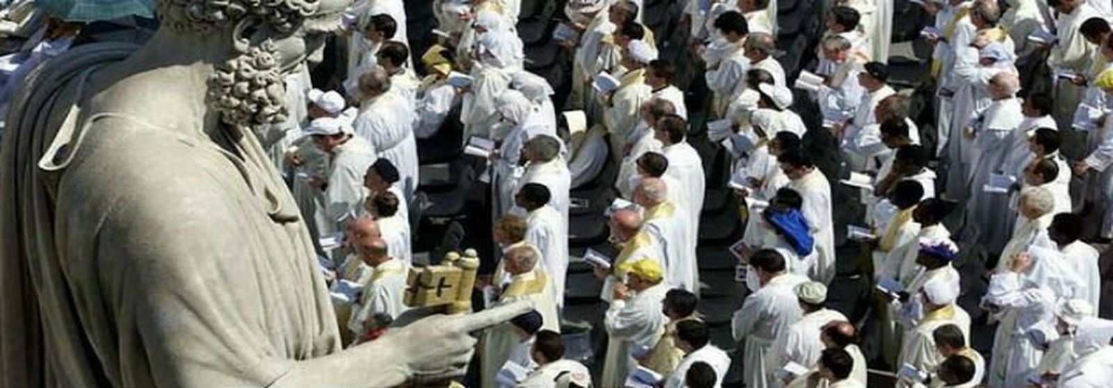 Sacerdotes en el Vaticano