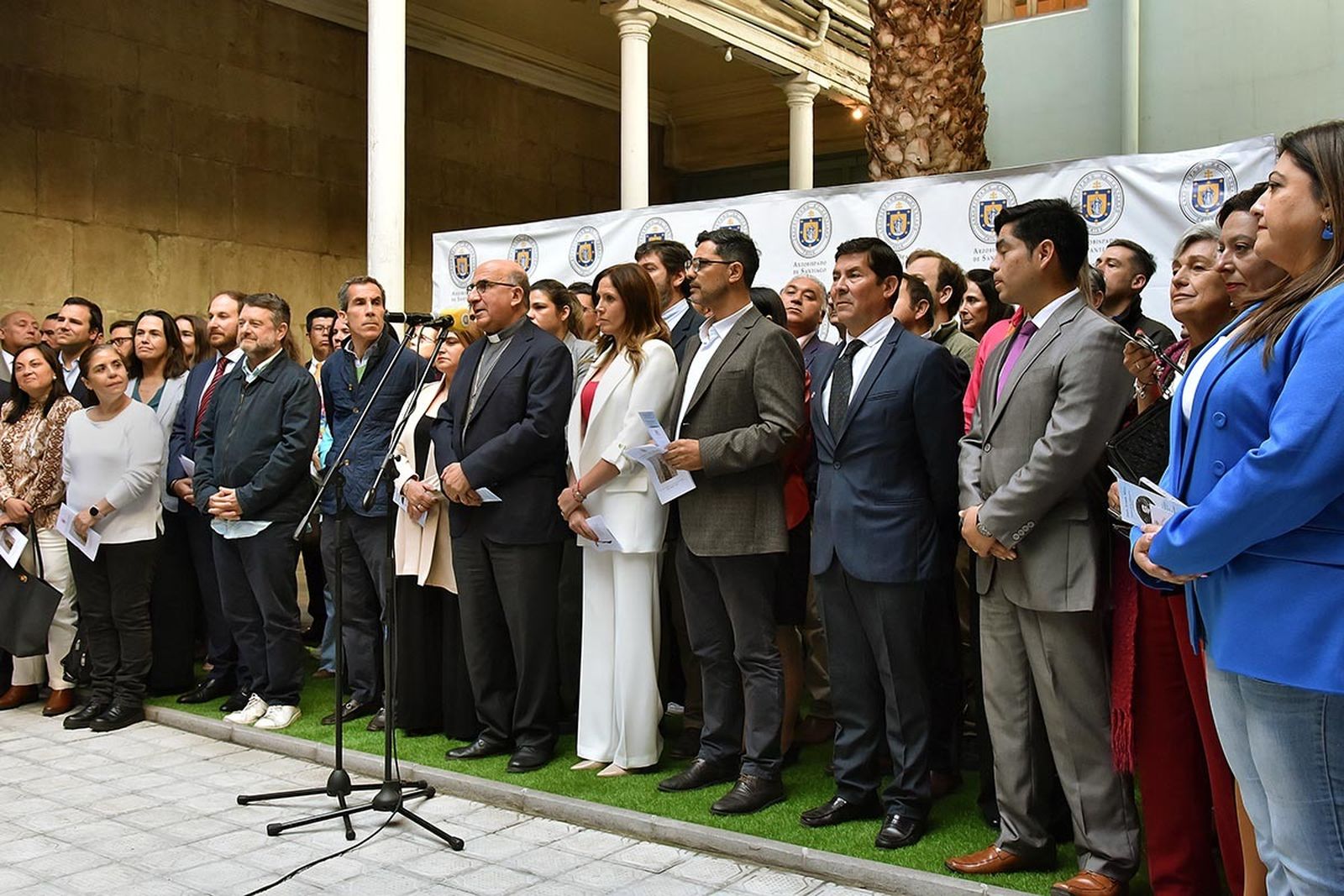 Cardenal electo Chomalí se reúne con más de 100 candidatos y candidatas para orar por Chile