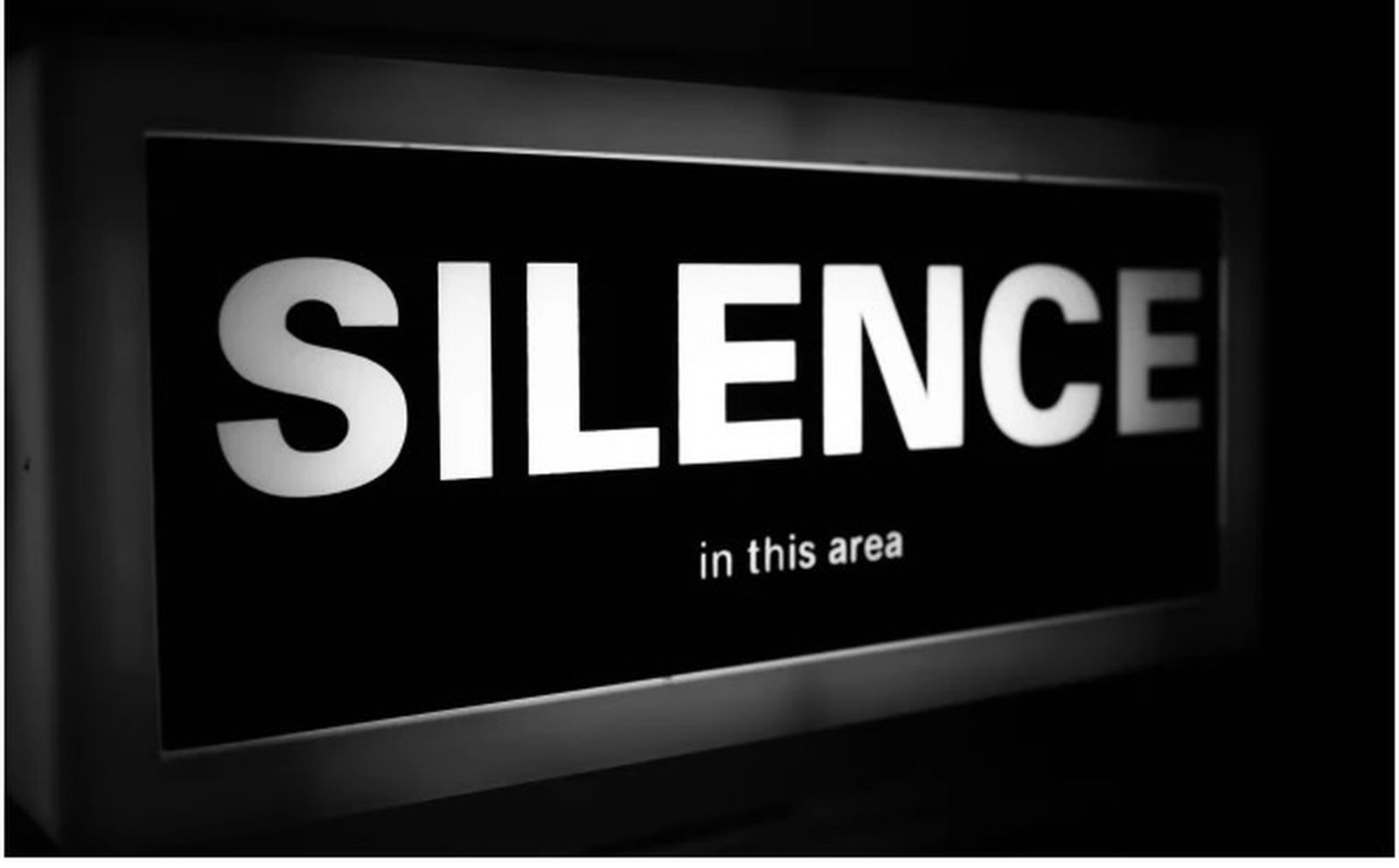El silencio es la consigna, y “dejar hacer” la actitud