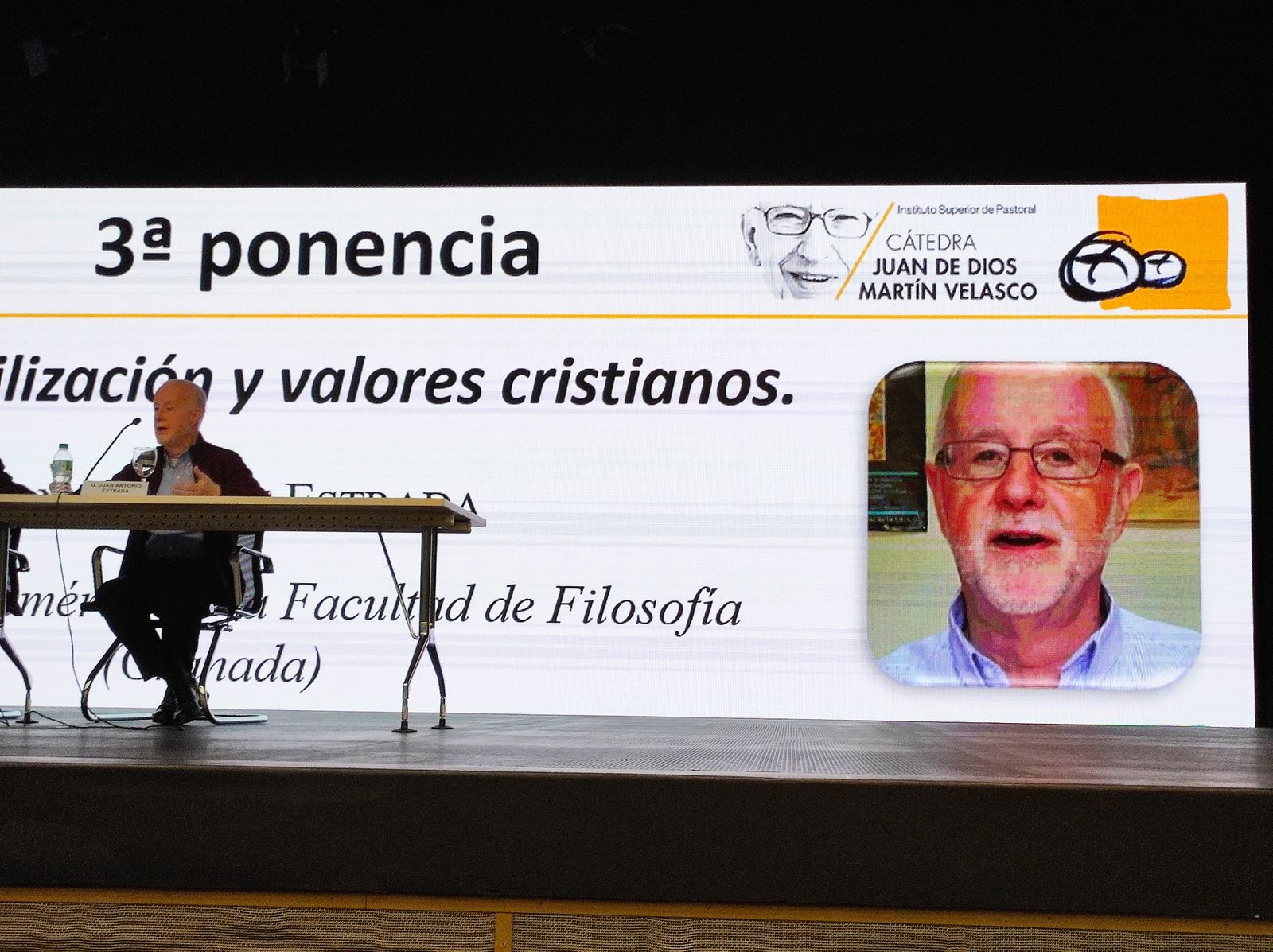 Juan Antonio Estrada durante su ponencia