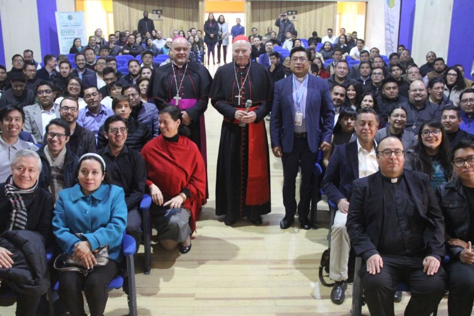 Cardenal Aguiar en la Universidad Católica Lumen Gentium, plantel Tlalpan