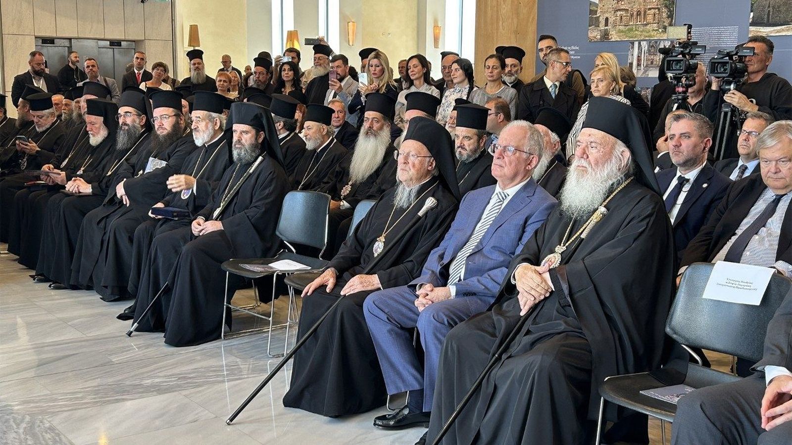 El patriarca ecuménico Bartolomé y el presidente de Grecia, Konstantinos Tasoulas