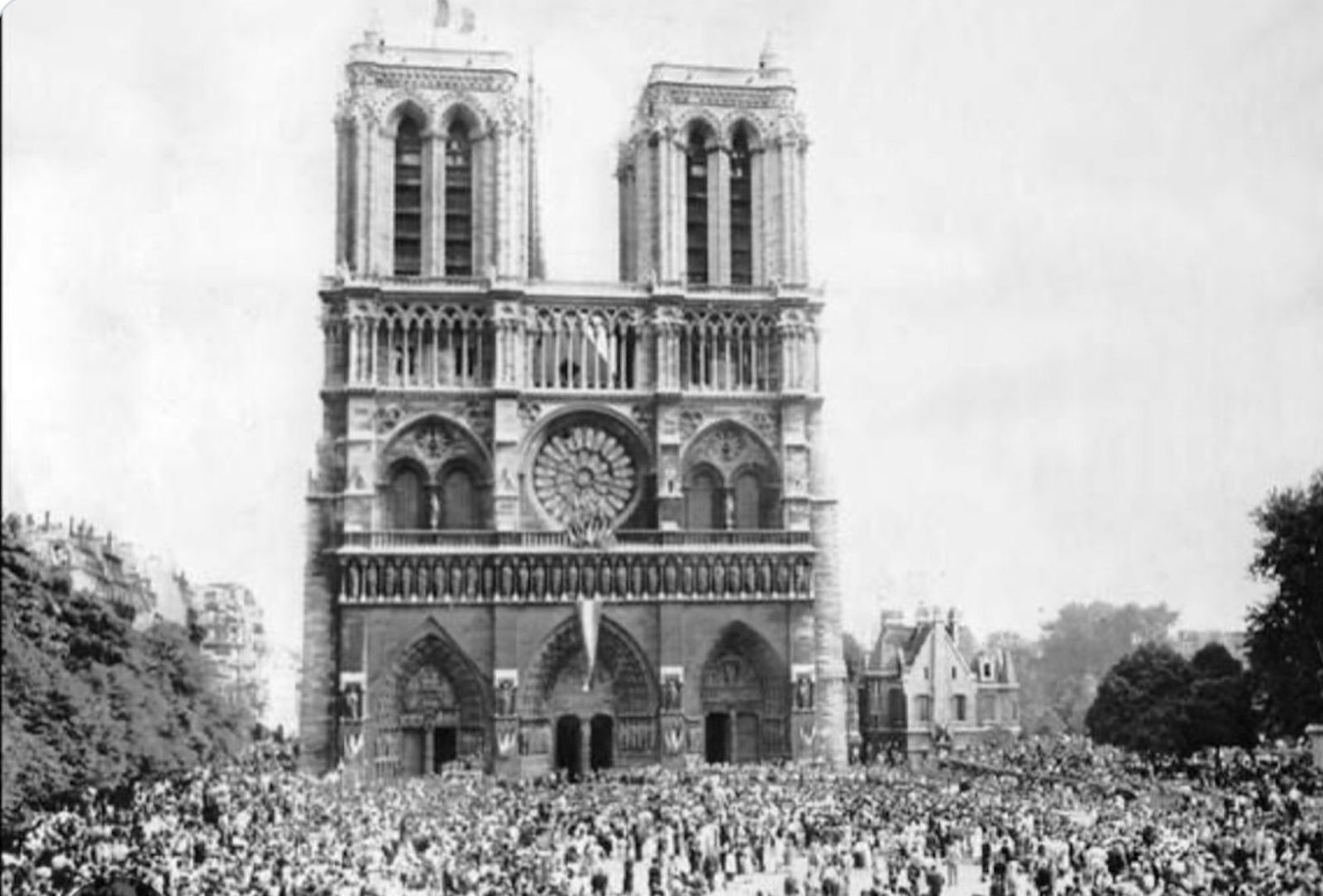Te Deum en Notre Dame para celebrar la liberación de París