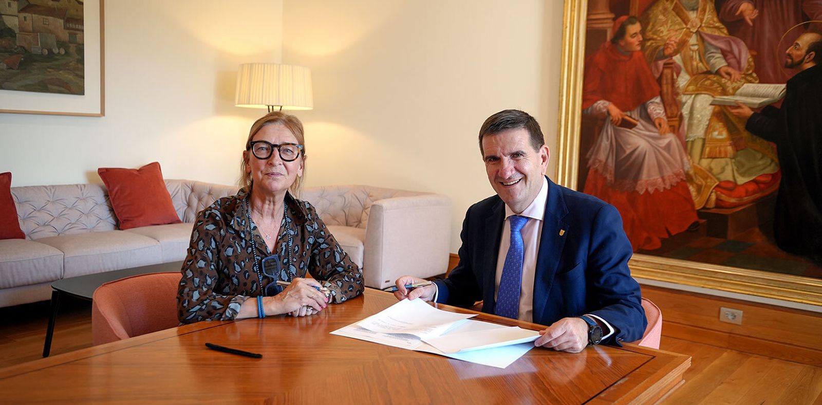 Firma de uno de los convenios