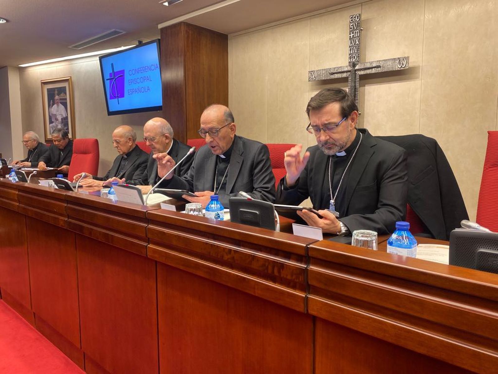 Cobo, Omella, Osoro y Blázquez. Al fondo, el Nuncio y Bocos