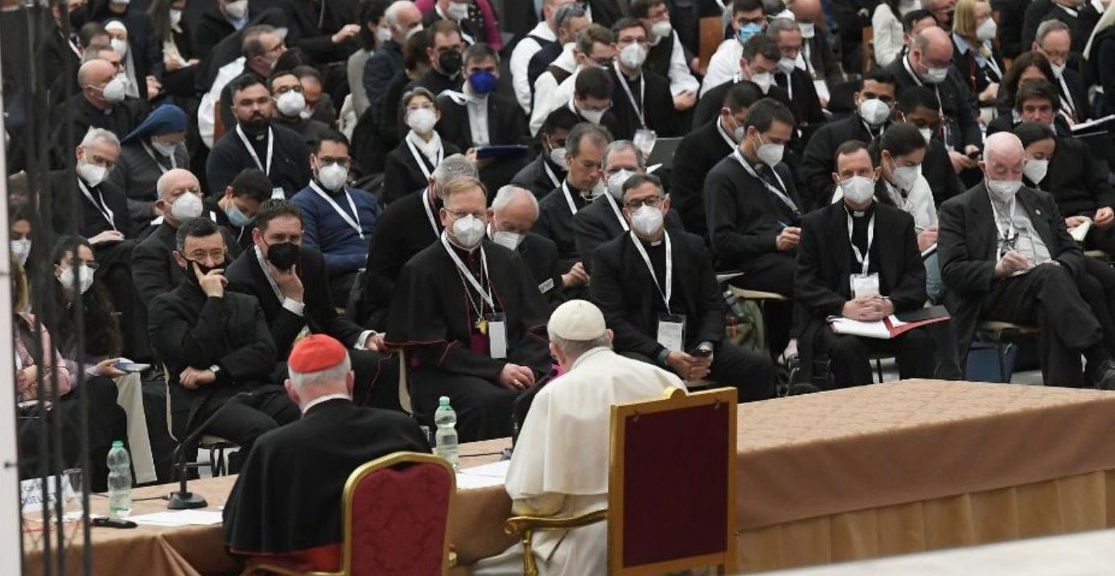 El Papa, en el simposio sobre el sacerdocio