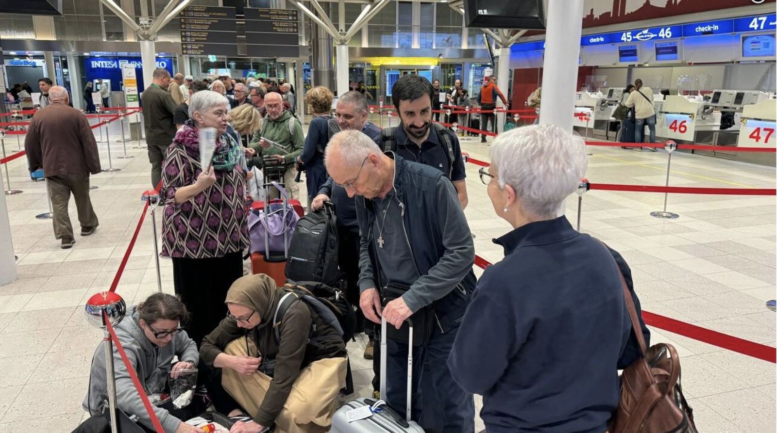 Los peregrinos de Bolonia, en el aeropuerto