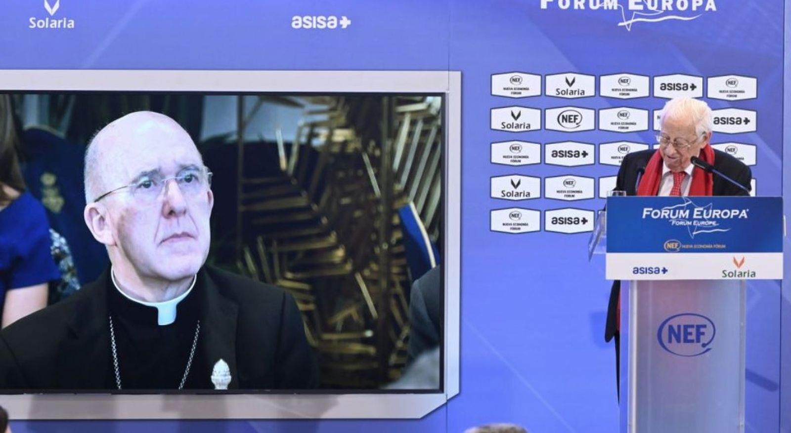 El padre Ángel y Carlos Osoro, durante el desayuno