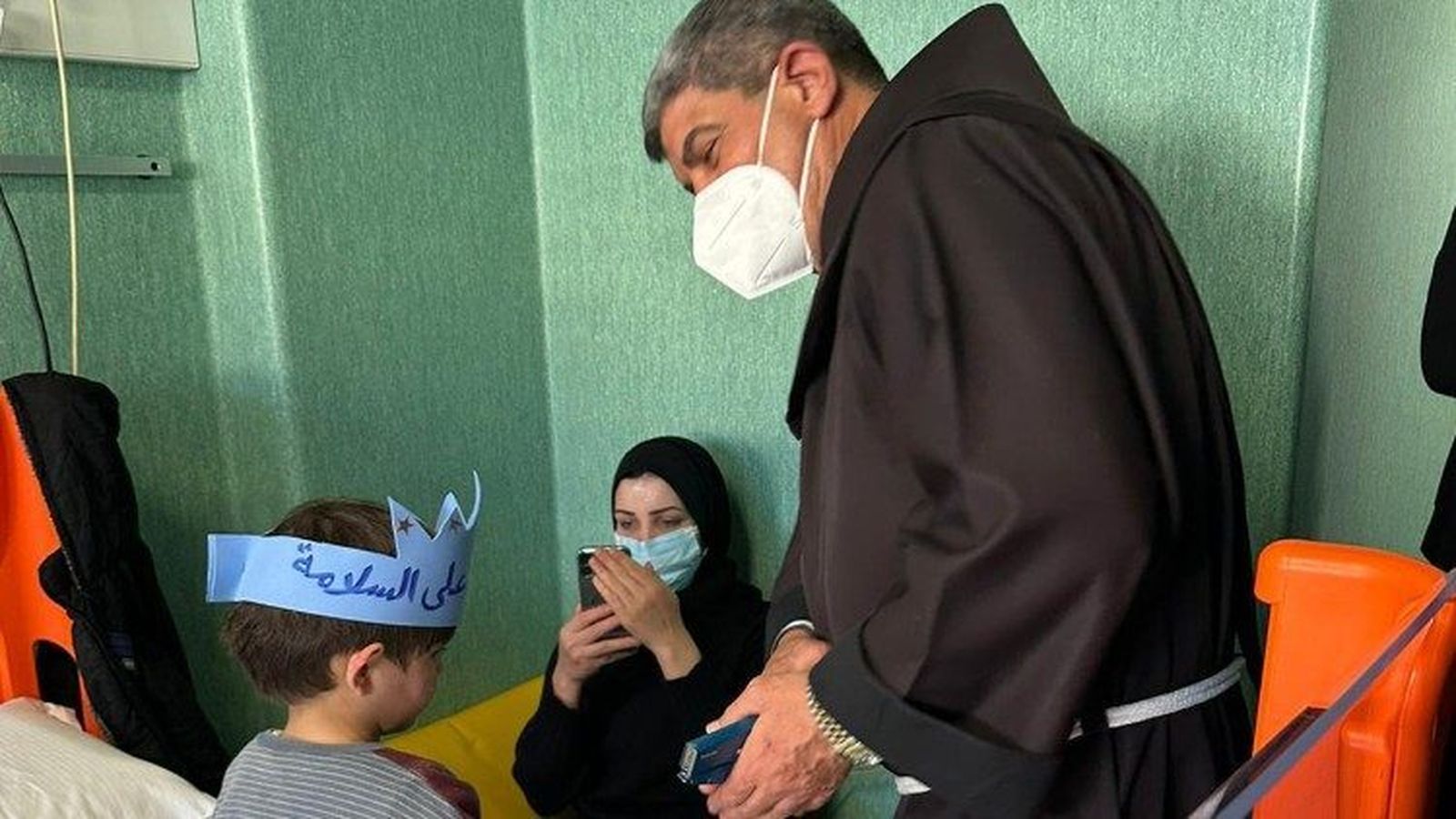 Padre Faltas con los niños de Gaza en hospital Bambino Gesù