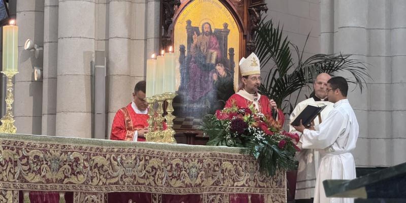 José Cobo celebra Pentecostés