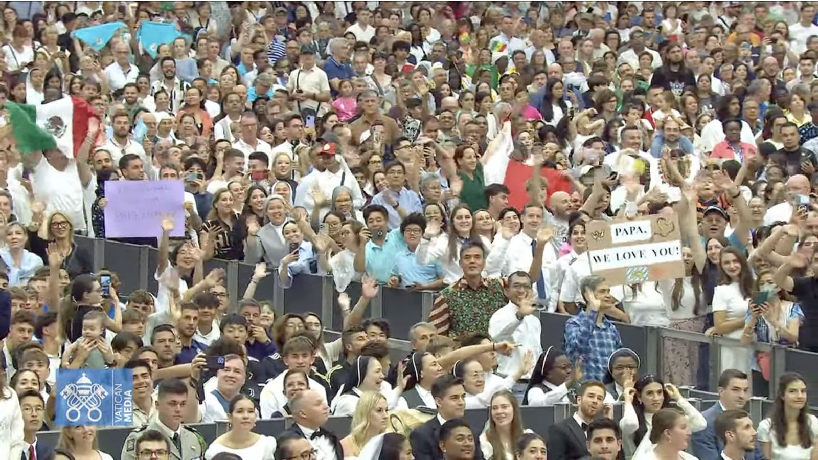 Fieles en la audiencia general