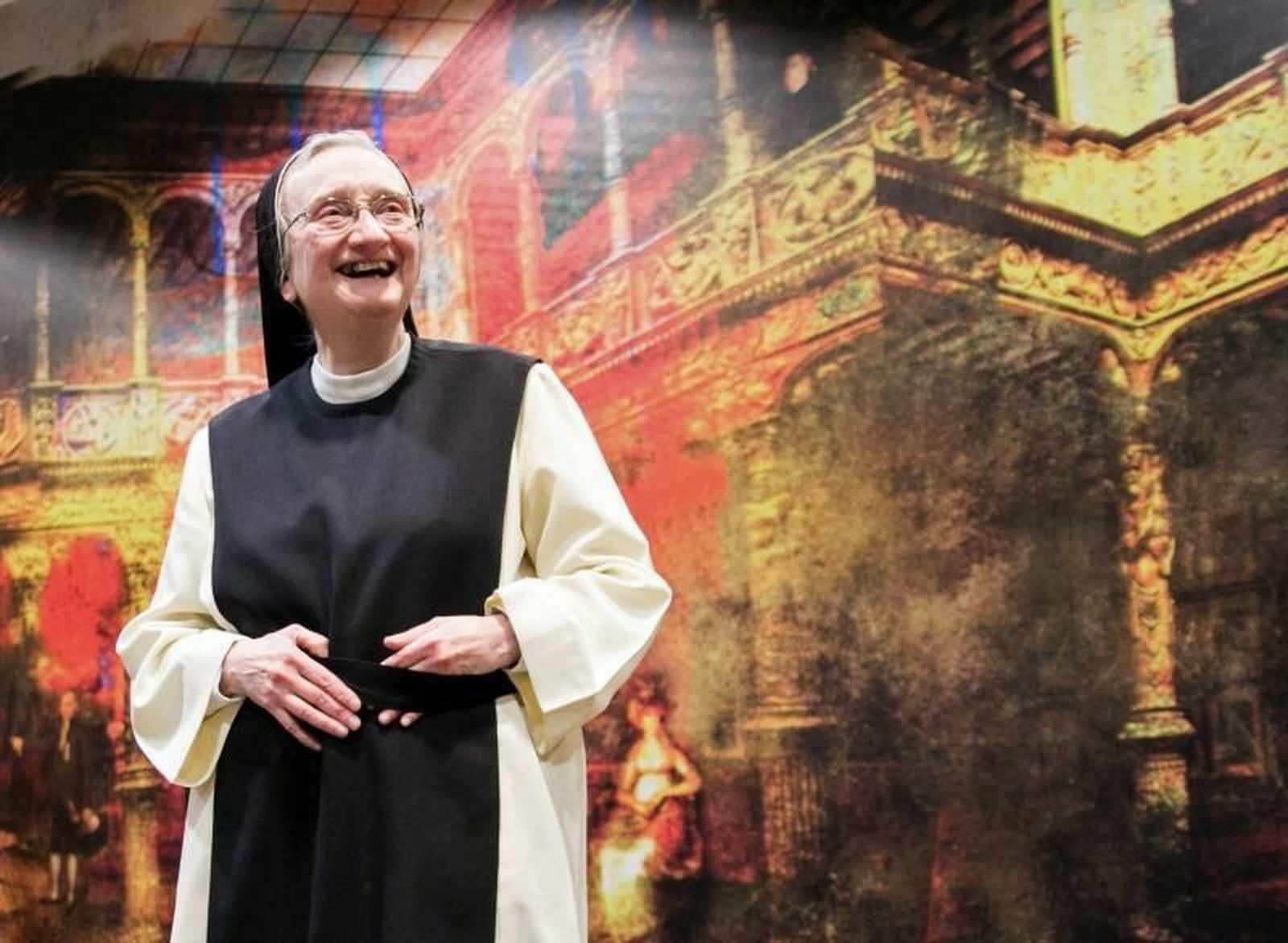 Conocida como "la monja pintora", Isabel Guerra ensalza el trabajo de muchas "grandes heroínas" y "empresarias de hacer el bien" que tiene la Iglesia católica