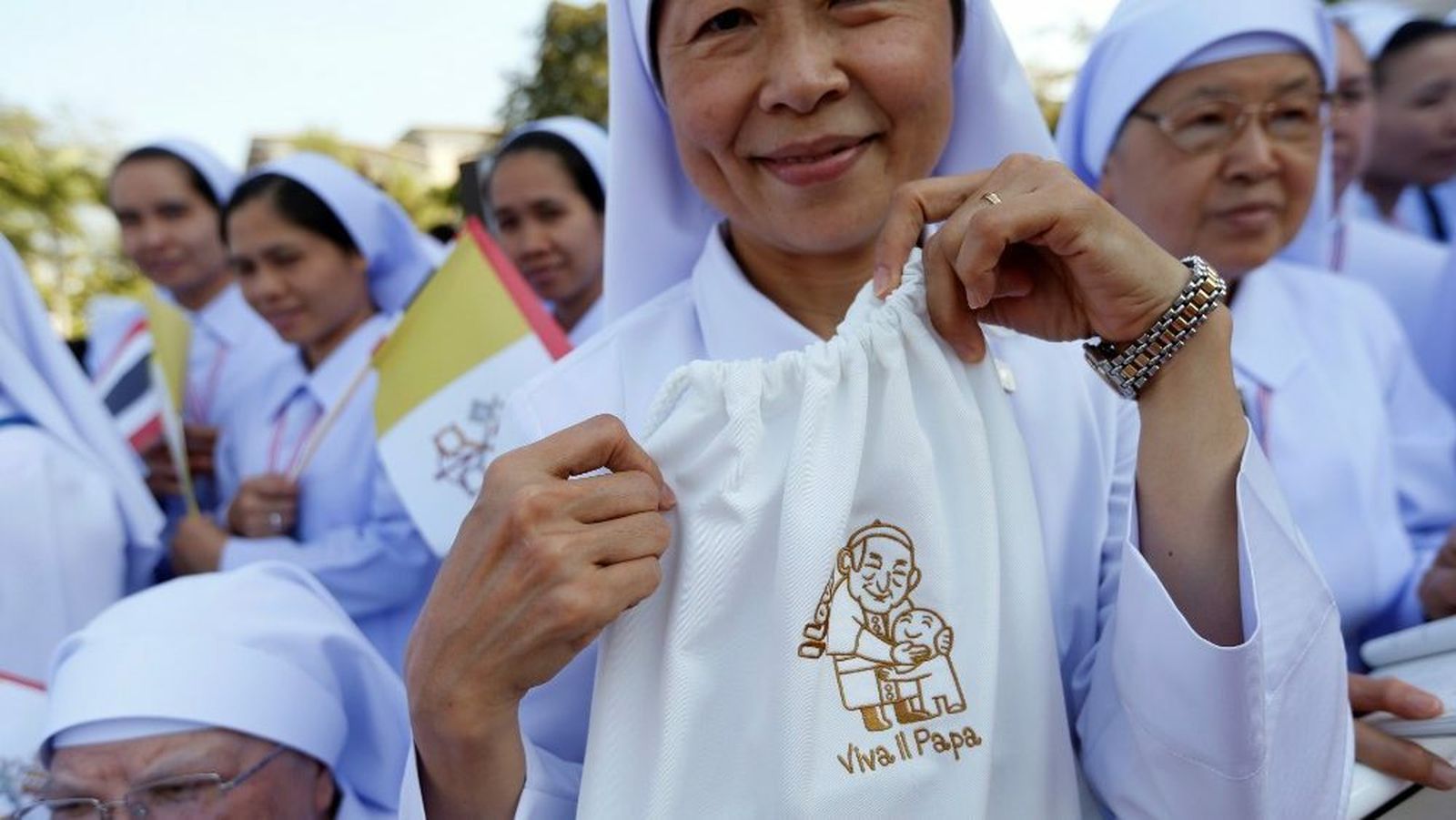 Monjas esperan al Papa