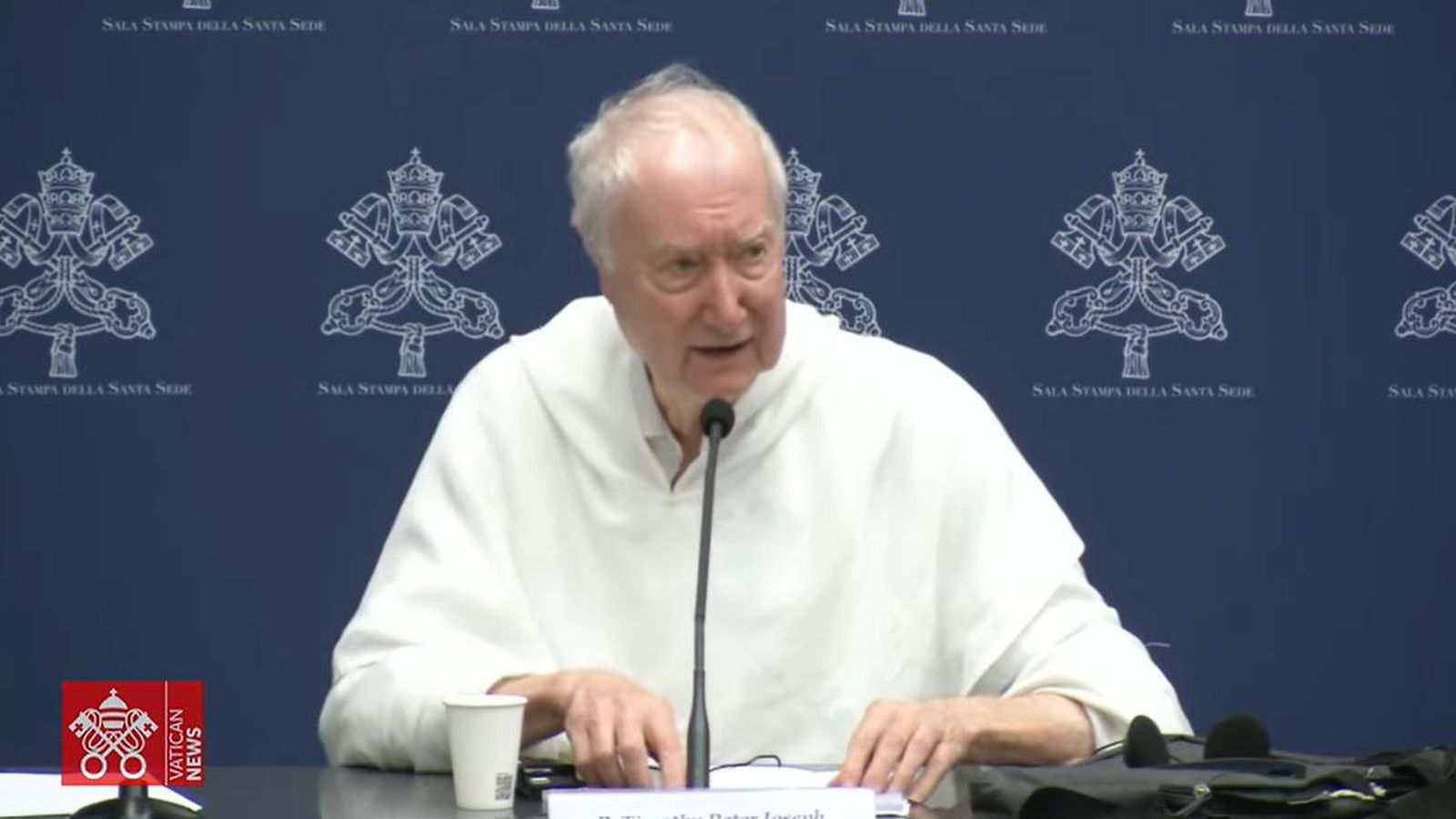 Padre Radcliffe en la Sala de Prensa