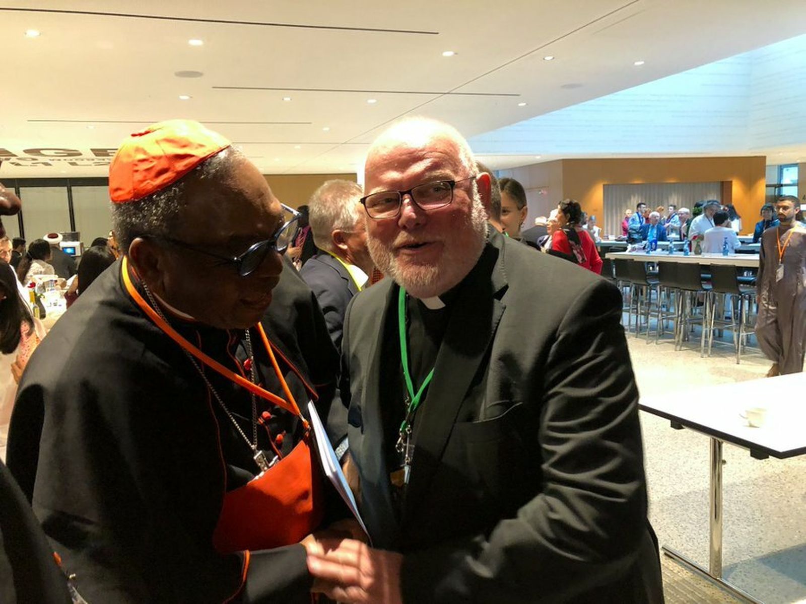 El cardenal Reinhard Marx, hoy, con el cardenal Onayeikan en Lindau