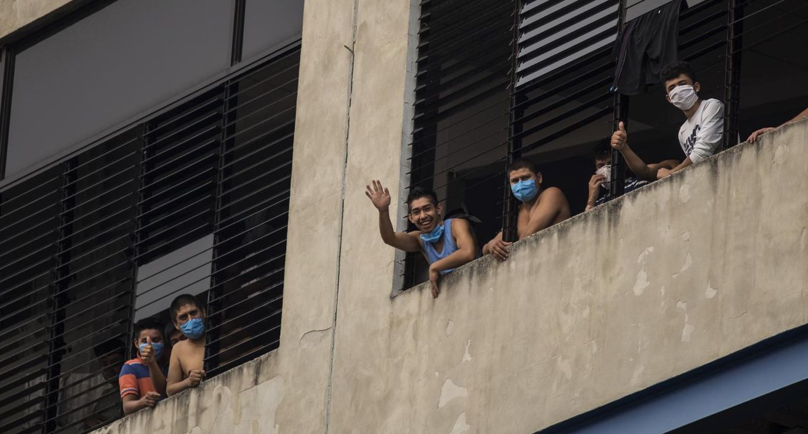 Personas detenidas en El Salvador por supuestamente incumplir la cuarentena