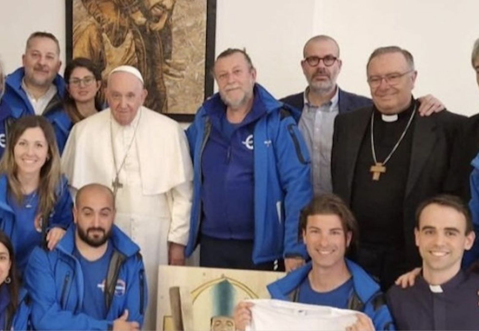 Mattia Ferrari (abajo a la derecha) y miembros de la MSH con el papa Francisco
