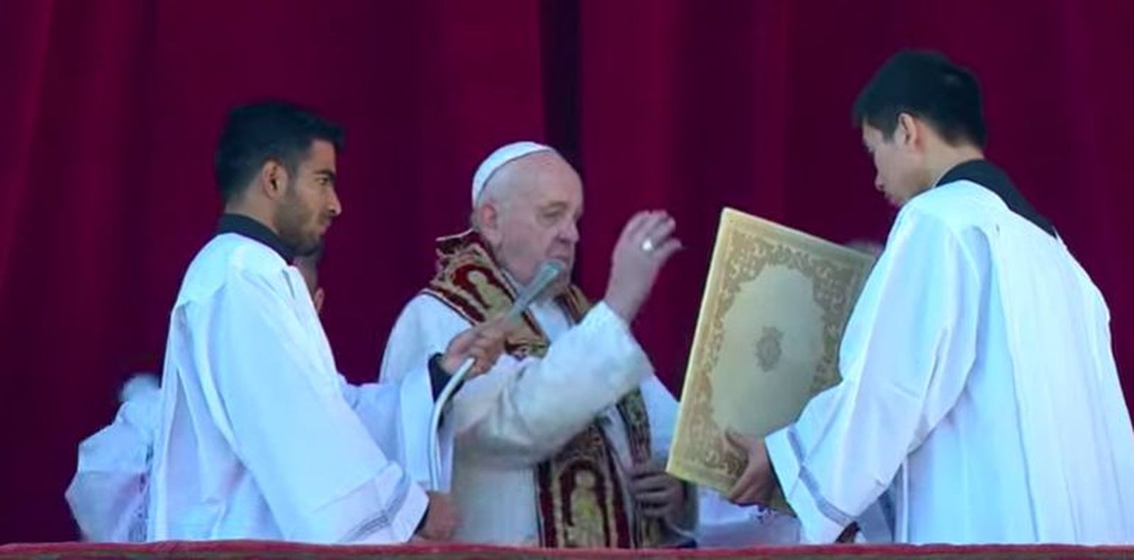 El Papa lanza la bendición Urbi et Orbi