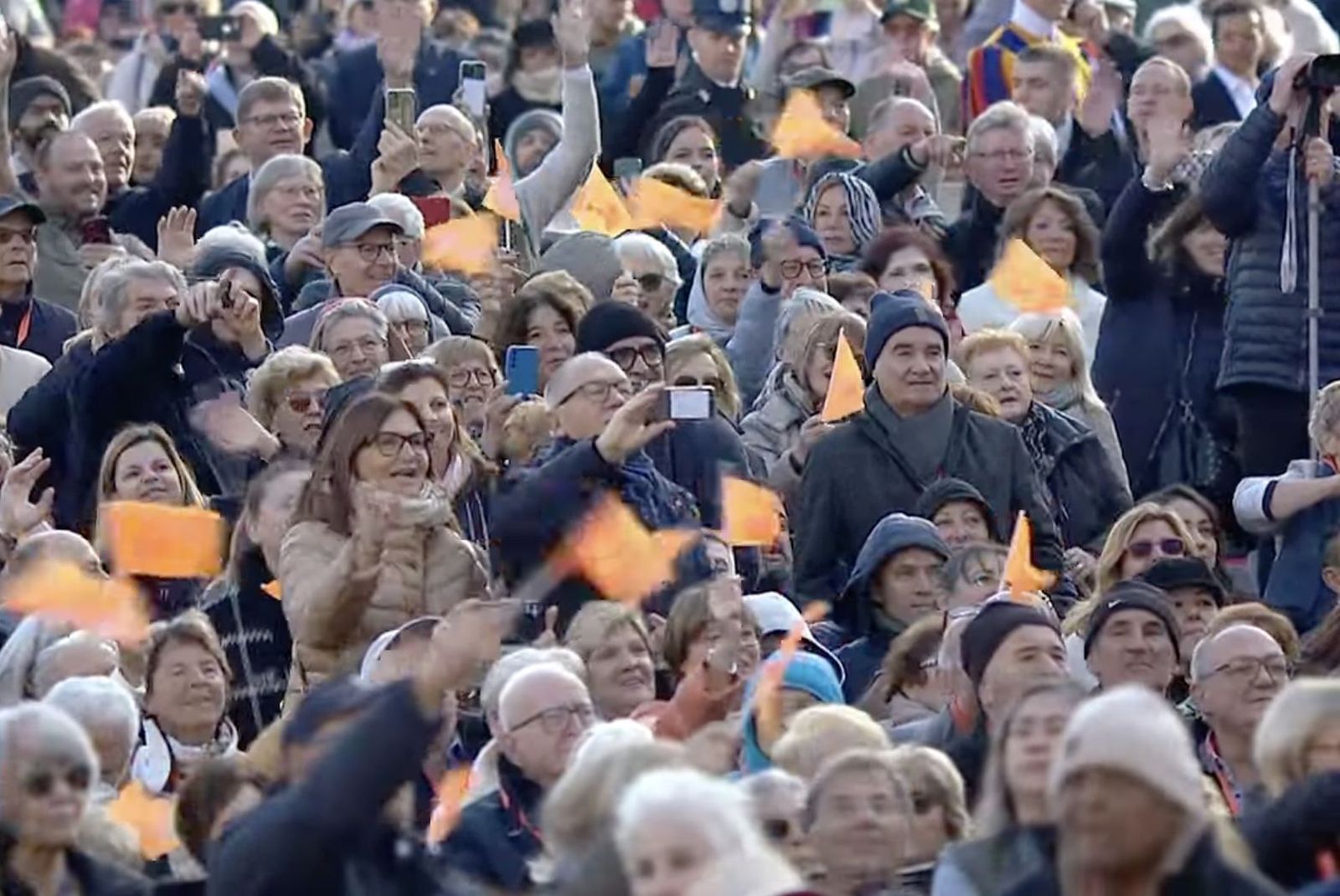 Fieles en la Plaza de San Pedro para escuchar la catequesis del Papa